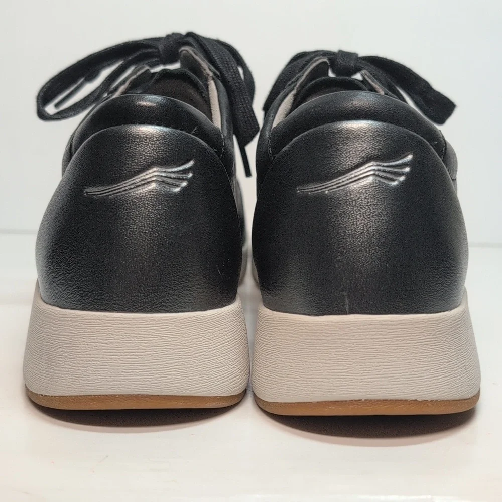 NWOT Dansko Charlie perforated leather sneaker shoes women's size 10.5. EU 41